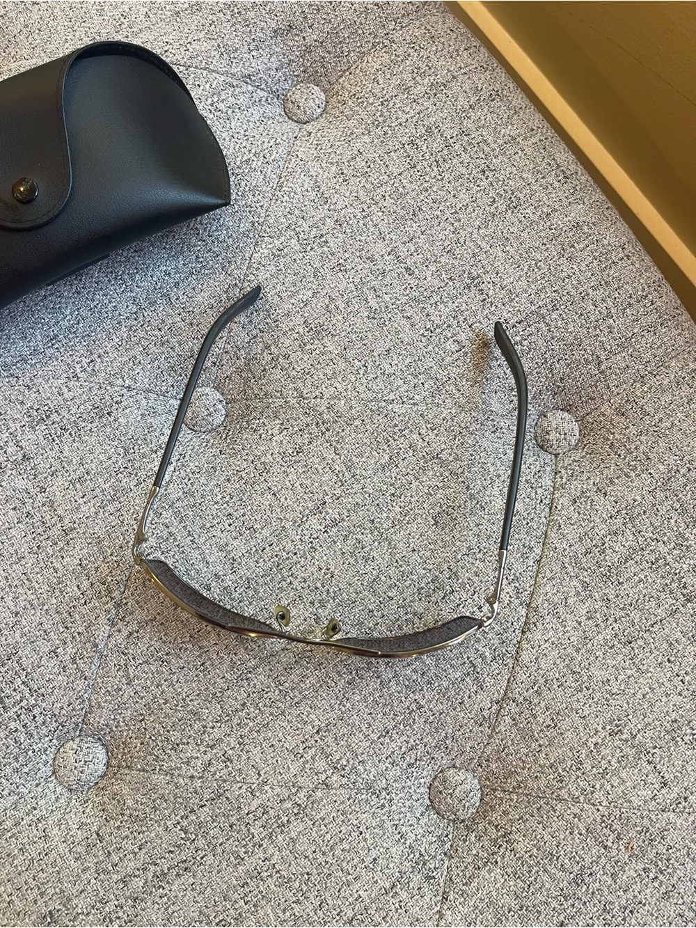 Ray-Ban Men’s Aviator-Style Sunglasses in Black - Picture 2 of 3